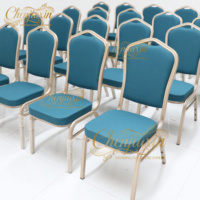 Chaise de banquet empilable en métal avec dossier à poignée, idéale pour les mariages, les hôtels et la location événementielle