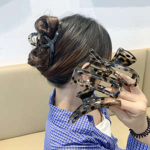 Ngọt Ngào Mát Trong Suốt Grey Leopard Tóc Clip Mới Tiên Tiến Phụ Nữ Lớn Móng Vuốt Tóc Elegent Vuông Chéo Một Dòng Cá Mập Clip - Product Image 2