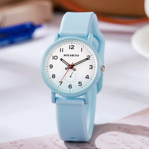 Nuevo Reloj de Mujer, Estilo Minimalista con Correa de Silicona y Números Simples (Diseño Exclusivo) - Product Image 3