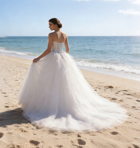 Vestidos de Novia de Tul sin Tirantes de Inspiración Vintage con Corsé de Cuentas y Cola Catedral - Product Image 5