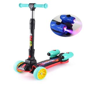 Trottinette chinoise à 3 roues pour enfants, pliable, avec fonction de pulvérisation et lumière fumigène - Product Image 1