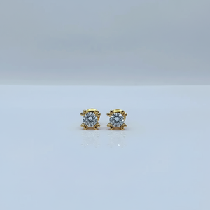 Joyería Minimalista y Elegante para Mujer, Aretes de Diamantes en Oro para Uso Diario con Engaste Clásico - Product Image 3