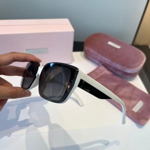 Lunettes de soleil en acétate italien, élégantes et de haute qualité - Product Image 3
