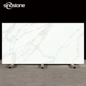 Lastra di quarzo di colore bianco di pietra di marmo artificiale della decorazione domestica e pietra di quarzo grezzo del controsoffitto del quarzo
