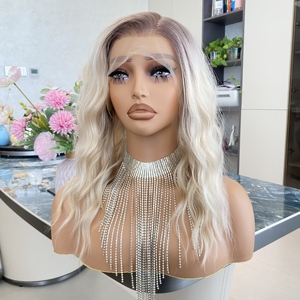 Perruque synthétique transparente 13x4 à dentelle frontale, ondulée naturelle, résistante à la chaleur, de qualité supérieure, pour femmes blondes – Vente en gros à prix réduit - Product Image 6