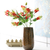 Künstliche Gloriosa-Flammenlilien Seidenblumen für Valentinstag, Muttertag, Hochzeit, Fotografie-Requisiten, Großhandel
