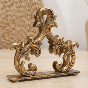 Porte-serviettes moderne en aluminium doré, design élégant avec finition dorée, parfait pour la maison et la cuisine. - Product Image 1