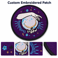 Fabricant de patchs brodés personnalisés : Badge brodé rond mystique avec boule de cristal, lune et étoile pour accessoires vestimentaires
