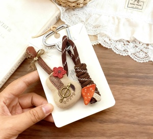 En stock: Llaveros de felpa de dibujos animados con diseño de corazón 3D, bonitos, ecológicos, de tela, con mosquetón, soporte para monedas, colgante para mujer, regalo para niñas, decoración para teléfono - Product Image 2