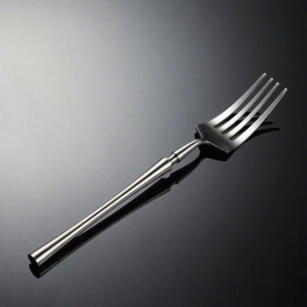 Tenedor de mesa de plata