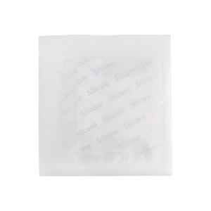 Pansement en mousse de silicone argentée pour plaies avec bordure adhésive douce - Product Image 2