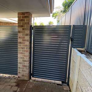 Porte de <span class=keywords><strong>garage</strong></span> automatique enroulable en alliage d'aluminium de haute qualité, style moderne, résistante au vent, pour usage agricole et résidentiel - Product Image 2