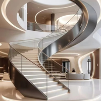 Escalier extérieur flottant en spirale incurvée/en arc, décoration de maison moderne de luxe, escaliers en verre, escaliers en bois, hall, cuisine