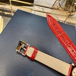 Reloj de Cuarzo Analógico Redondo con Correa de Cuero Repujado, Esfera Decorada con Cristales, Elegante Reloj de Pulsera para Mujer, Uso Diario - Product Image 6