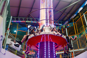 Prix d'usine : Tour de chute libre en fibre de verre de 9 m, équipement d'amusement commercial rotatif pour l'intérieur et l'extérieur - Product Image 5
