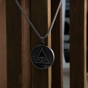 Collier pendentif en acier titane pour homme, design géométrique triangle œil SP1063 - Product Image 3