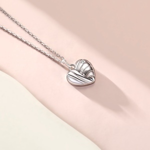 Collar con Colgante en Forma de Corazón con Circonita Pequeña en Engaste de Plata de Ley 925 de Moda y Alta Demanda - Regalo - Product Image 3