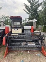 Moissonneuse-batteuse Kubota multifonctionnelle à haut rendement, adaptée à la récolte des céréales telles que le blé, le maïs et le riz.