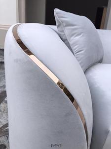 Fauteuil moderne de luxe en velours pour salon, avec garniture en métal doré en acier inoxydable et coussin - Product Image 1