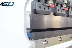 เครื่องพับโลหะแบบเพรสเบร<span class=keywords><strong>ก</strong></span> รุ่น Best Sale 630KN *2.5M พร้อมแ<span class=keywords><strong>ก</strong></span>นบิด ความแม่นยำสูง สำหรับ<span class=keywords><strong>ก</strong></span>ารพับโลหะ ด้วยระบบ TP10s - Product Image 4