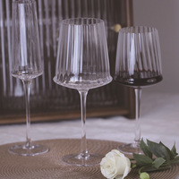 Verres à vin rouge en cristal à rayures simples Megan, style minimaliste, pied haut, 401-500 ml