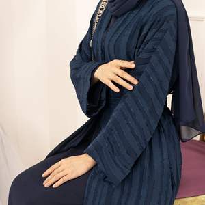 Z-29จับคู่คาร์ดิแกนลายทางกับเดรสหรูหราในชุดอาบายาสีทึบเรียบง่ายสำหรับผู้หญิงชุดมุสลิม - Product Image 3