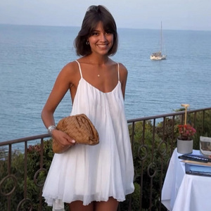 Minivestido blanco de punto con tirantes finos, estilo bohemio, casual de verano, sin mangas, color liso, con bajo acampanado, transpirable, cintura imperio, para club. - Product Image 5