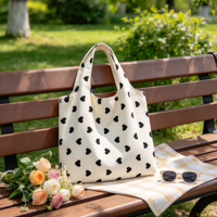 Sac fourre-tout en toile blanche avec imprimé cœur noir, sac à main décontracté à porter à l'épaule pour femmes, pour le shopping, les voyages et l'usage quotidien
