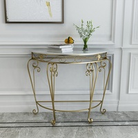 Console d'entrée nordique en fer forgé avec plateau en bois, table demi-hauteur moderne de luxe léger pour couloir d'hôtel, villa et salon