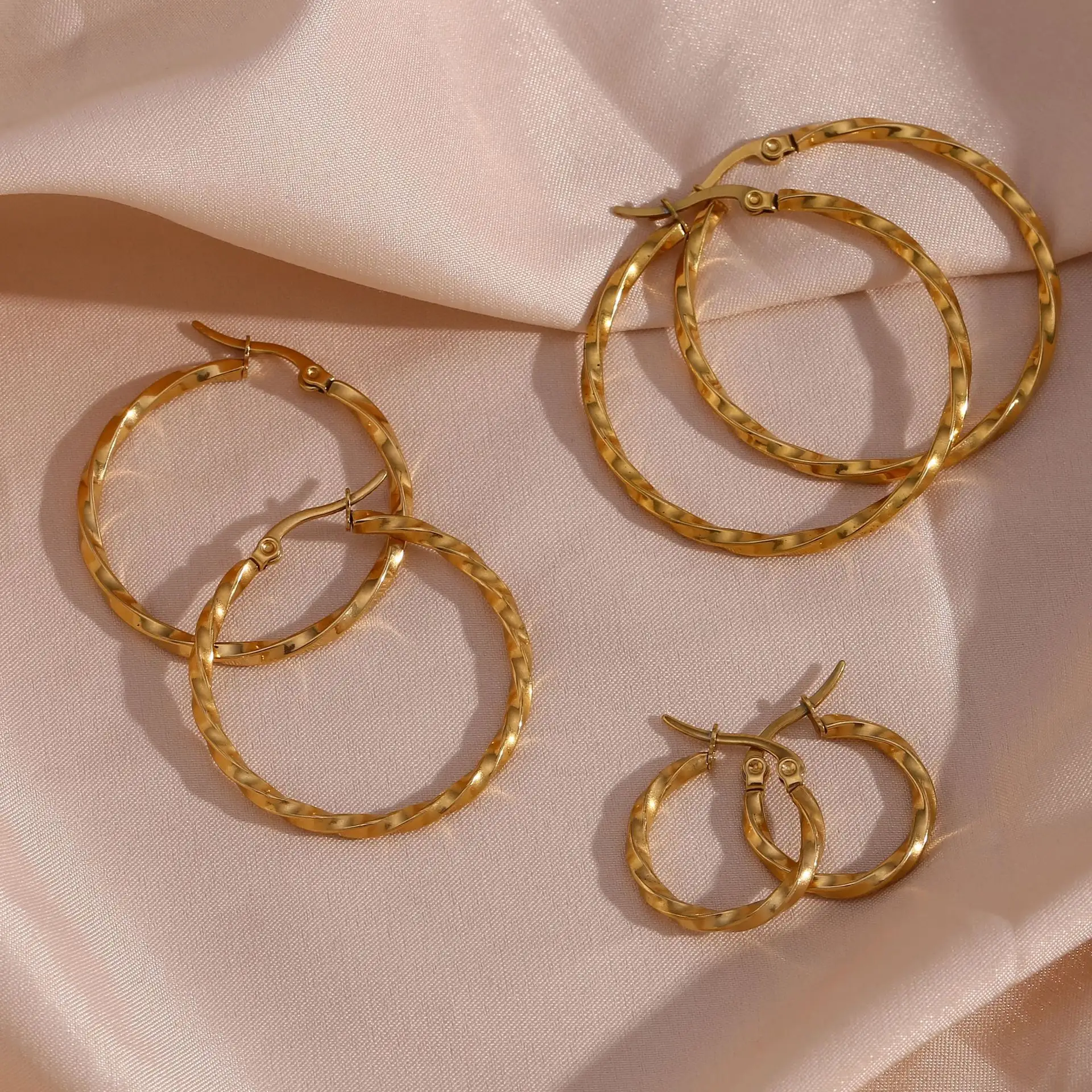 फैशन बड़े झुमके महिलाओं के लिए बड़े सर्कल कान की बाली सोना मढ़वाया स्टेनलेस स्टील घेरा कान की बाली 40mm 35mm 20mm गहने