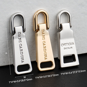 Personalizar Logotipo 5 #   Tirador de Cremallera Metálico Dorado para Bolsos, Mochilas y Ropa - Product Image 3