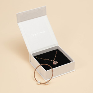 Boîte d'emballage cadeau de luxe recyclable pour collier et pendentif avec logo personnalisé Boîte à ruban losange en papier rigide pour bijoux en forme de cœur - Product Image 5