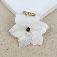 Prix d'usine, accessoires de fabrication de bijoux DIY, pendentifs en coquille blanche naturelle sculptée en forme de fleur, charme en nacre et CZ pour colliers