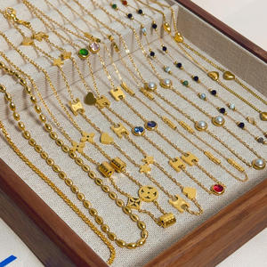 Collana di nicchia in acciaio inossidabile alla moda burlone avanzato senso catena di clavicola vera placcatura oro croce modello - Product Image 1