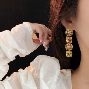 Pendientes Pequeños de Cristal con Incrustaciones de Cristal de Colores, Estilo Vintage, de Lujo, de Alta Calidad, Populares y Exagerados, para Mujer, Marca Evergreat - Product Image 1