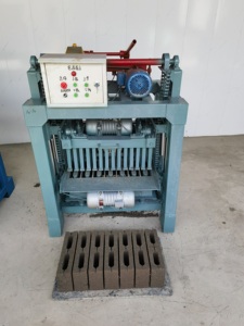 Usine de fabrication de briques en béton mobile complète : Machine de formage par vibration automatique avec chariot de transport haute efficacité - Product Image 1