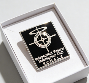 Insignia Personalizada de Aleación de Zinc Plateada con Esmalte Suave y Opciones de Color CMYK para Prendas y Logotipos - Product Image 1