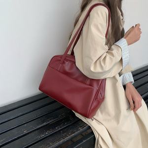 Sac fourre-tout rétro pour femme, à porter à l'épaule, grande capacité, doublure en PU, fermeture éclair, toutes saisons - Product Image 3