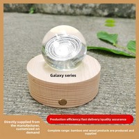 Kreative 3D LED Mini Lampe Massivholz Kristall kugel mit warm weißer leuchtender Basis Batterie betriebene Verzierung für Wohnzimmer