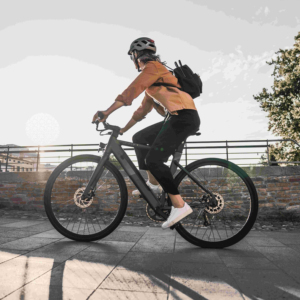 Bicicleta Eléctrica Urbana J Air FRENETICA con Cuadro de Aluminio y Acero, Palancas de Cambio, Motor OEM de 350W, 9 Velocidades, FRENETICA (Urbana) - Product Image 1