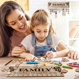 Venta al por mayor <span class=keywords><strong>regalos</strong></span> del Día de la madre <span class=keywords><strong>para</strong></span> mamá abuela recordatorio de cumpleaños familiar de madera rastreador calendario tablero colgante de pared con 100 etiquetas - Product Image 5
