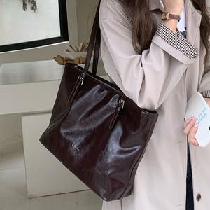 Bolso de mano de cuero marrón, gran capacidad, cierre de cremallera, bolso de hombro para mujer, uso diario, hecho en China F8903 - Product Image 4