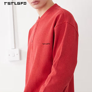 Camiseta Henley de Manga Corta con Cuello en V, Estilo Urbano Personalizado, Rayas Rojas, Mezcla de Algodón, Corte Regular, Tejido Grueso, Deportiva, para Hombre - Product Image 4