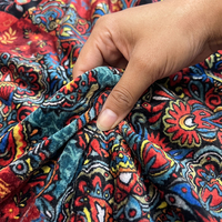 Tissu tricoté haut de gamme en fausse fourrure de vison avec motif cachemire complexe 750 GSM pour vêtements de luxe pour filles et plaids décoratifs