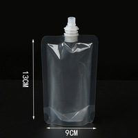 Sachets d'emballage personnalisés en PET transparent de qualité alimentaire avec bec verseur vertical extrudé pour jus et liquides, idéaux pour les boissons