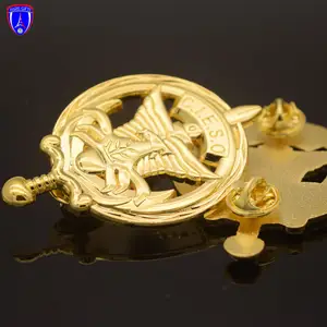 Monochrome Gold Pin 3D High Relief Swords Masonic Pins Collar Badges Men Custom Mens Lapel Pins Brass Jewelry