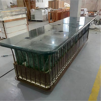 Comptoir de réception en quartzite vert émeraude, bar en métal orné, comptoir commercial de luxe, table de présentation pour bijouterie