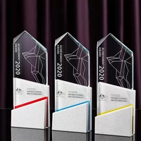 En gros Personnalisé Écologique Bronze Verre Cristal Trophée 3D Conception Marbre Base Colonne Noir Blanc Gravure Métal Logo