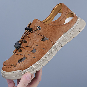 Sandales d'été en cuir pour hommes, plates, respirantes, ajourées, à bande élastique, à enfiler, pour la conduite, marron - Product Image 1