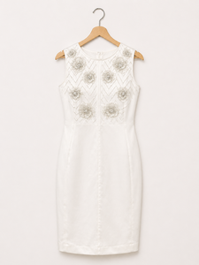 Elegante Vestido Blanco Tipo Tubo con Detalles Florales Bordados a Mano, Sin Mangas, Prenda de Fiesta Premium, Tela Suave y Lujosa para Mujer - Product Image 3